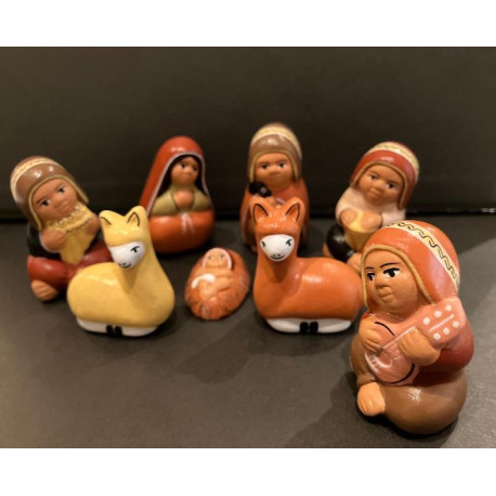 Andean Nativity Scene from Ayacucho H4cm 8 Figurines